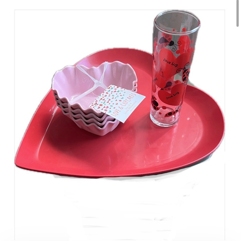 Bundle of Hearts 2 Red Trays & 4 Pink Scalloped Bowls from Love & Cupcakes +Vase